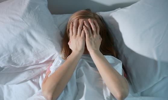 睡不好觉可能是吃错了东西 富含精制碳水化合物易致失眠