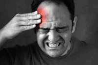 偏头痛是什么原因引起的 偏头痛该怎么治疗
